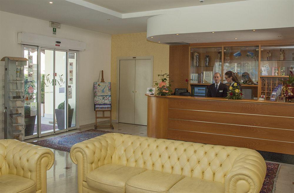 Hotel Dori เปสเคียรา เดล การ์ดา ภายนอก รูปภาพ